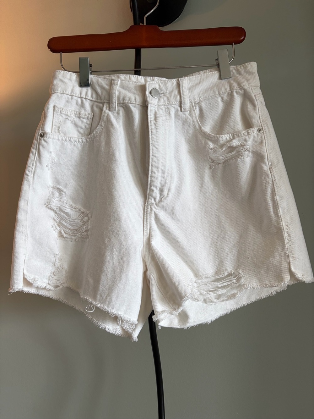 NWOT DL1961
EMILIE HIGH-RISE VINTAGE 4" SHORTS